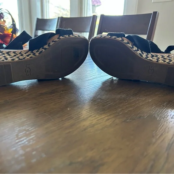 UGG Black Knotted Bow Wedges - Picture 5 of 6